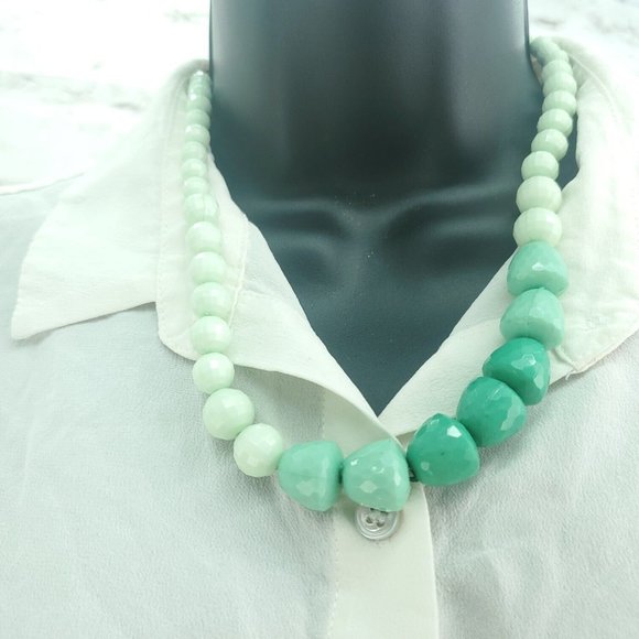 Womens Costume Jewelry Green Ombre Adjustable Lobster Clasp Beaded Necklace - Picture 1 of 10